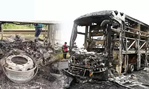 ಕರ್ನೂಲ್ ಬಸ್ ದುರಂತ | 400 ಸ್ಮಾರ್ಟ್‌ಫೋನ್‌ಗಳ ಸ್ಫೋಟದಿಂದ ಬೆಂಕಿ ಜ್ವಾಲೆಯ ತೀವ್ರತೆ ಹೆಚ್ಚಳ : ಫಾರೆನ್ಸಿಕ್ ತನಿಖೆಯಿಂದ ಬಹಿರಂಗ