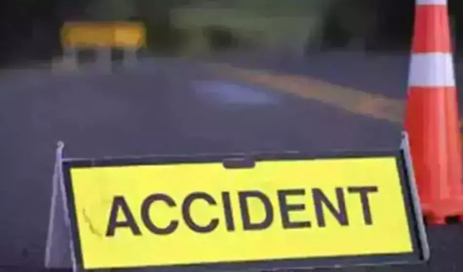 ಬೆಂಗಳೂರು | ರಸ್ತೆ ತಿರುವಿನಲ್ಲಿ ಕಂಟೈನರ್ ಉರುಳಿಬಿದ್ದು ಇಬ್ಬರು ಮೃತ್ಯು, ನಾಲ್ವರಿಗೆ ಗಾಯ