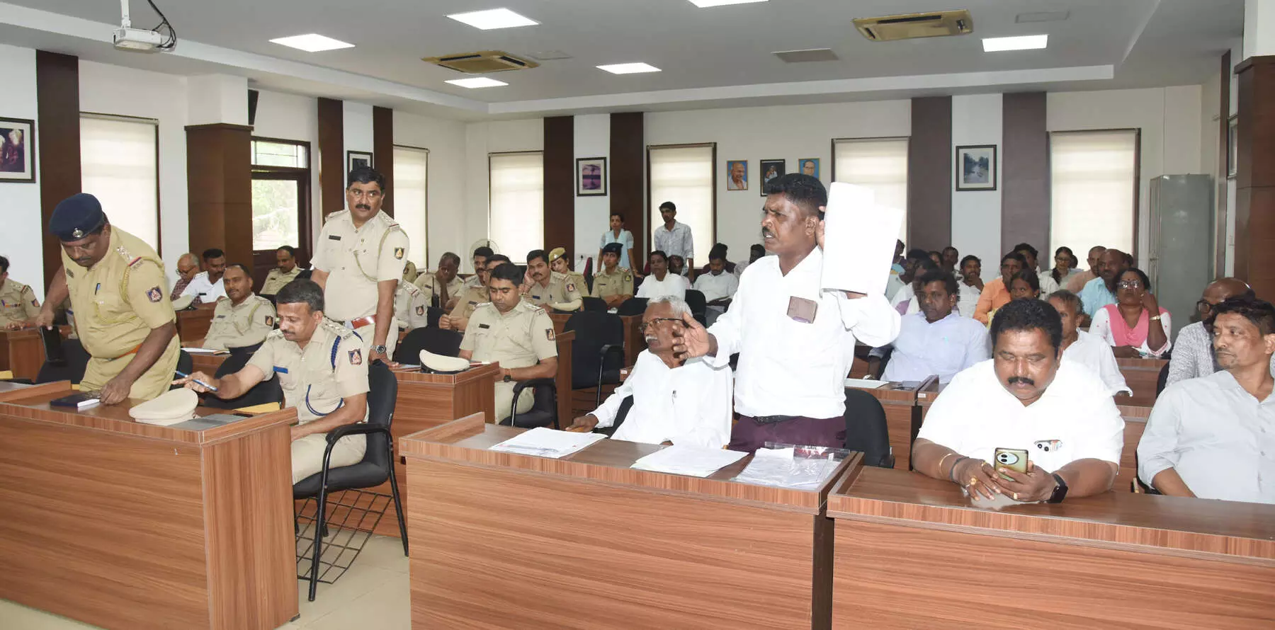 ಮಂಗಳೂರು ಕಮಿಷನರೇಟ್ ವ್ಯಾಪ್ತಿಯಲ್ಲಿ 10 ವರ್ಷಗಳಲ್ಲಿ ಪ. ಜಾತಿ, ಪ.ಪಂಗಡದ ಮೇಲಿನ ದೌರ್ಜನ್ಯ ಕಾಯ್ದೆಯಡಿ 151 ಪ್ರಕರಣ ದಾಖಲು ಮಂಗಳೂರು ಕಮಿಷನರೇಟ್ ವ್ಯಾಪ್ತಿಯಲ್ಲಿ 10 ವರ್ಷಗಳಲ್ಲಿ ಪ. ಜಾತಿ, ಪ.ಪಂಗಡದ ಮೇಲಿನ ದೌರ್ಜನ್ಯ ಕಾಯ್ದೆಯಡಿ 151 ಪ್ರಕರಣ ದಾಖಲು