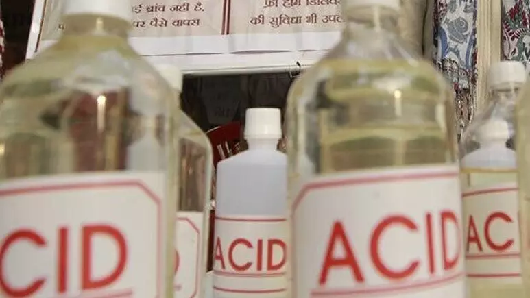 ದಿಲ್ಲಿ | ವಿದ್ಯಾರ್ಥಿನಿಯನ್ನು ಹಿಂಬಾಲಿಸಿ, ಆಕೆಯ ಮೇಲೆ ಆ್ಯಸಿಡ್ ಎರಚಿದ ದುಷ್ಕರ್ಮಿಗಳು!