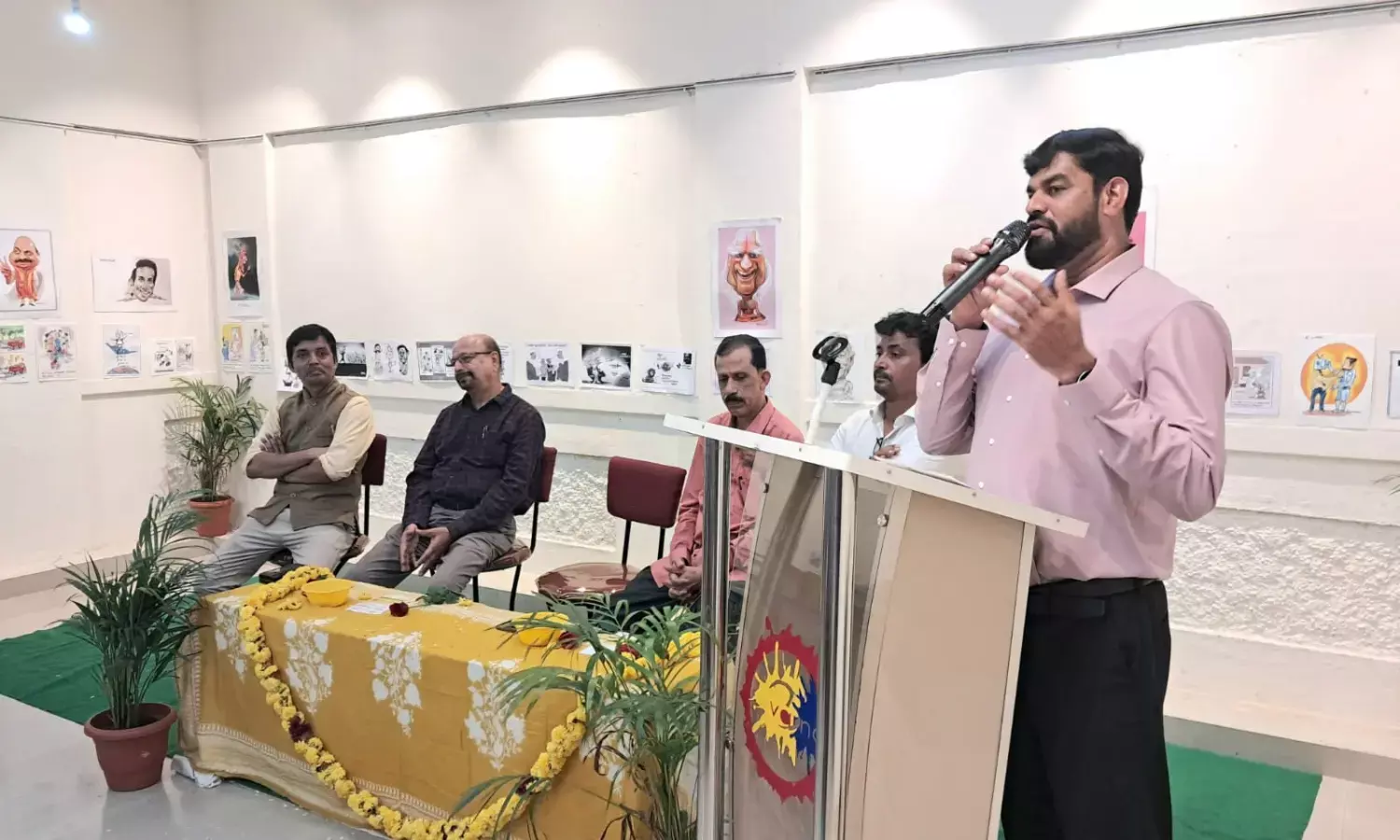 ವ್ಯಂಗ್ಯಚಿತ್ರ ಹಾಸ್ಯದ ಕಣ್ಣಿನಲ್ಲಿ ಜೀವನ ನೋಡುವ ಕಲೆ: ಫಾ.ಲೋಬೋ