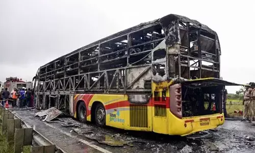 ಕರ್ನೂಲ್ ಬಸ್ ದುರಂತಕ್ಕೆ ಮದ್ಯಪಾನ ಮಾಡಿದ್ದ ಬೈಕ್ ಸವಾರ ಕಾರಣವಾಗಿರಬಹುದು : ವಿಧಿವಿಜ್ಞಾನ ವರದಿ