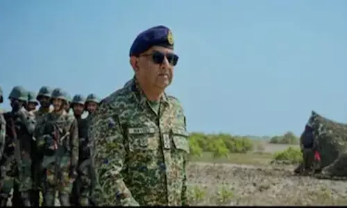 ವಿವಾದಿತ `ಕ್ರೀಕ್ ಪ್ರದೇಶಕ್ಕೆ ಪಾಕ್ ನೌಕಾಪಡೆ ಮುಖ್ಯಸ್ಥರ ಭೇಟಿ; ಅತ್ಯಾಧುನಿಕ ಹೋವರ್‍ಕ್ರಾಫ್ಟ್ ಗಳ ನಿಯೋಜನೆ