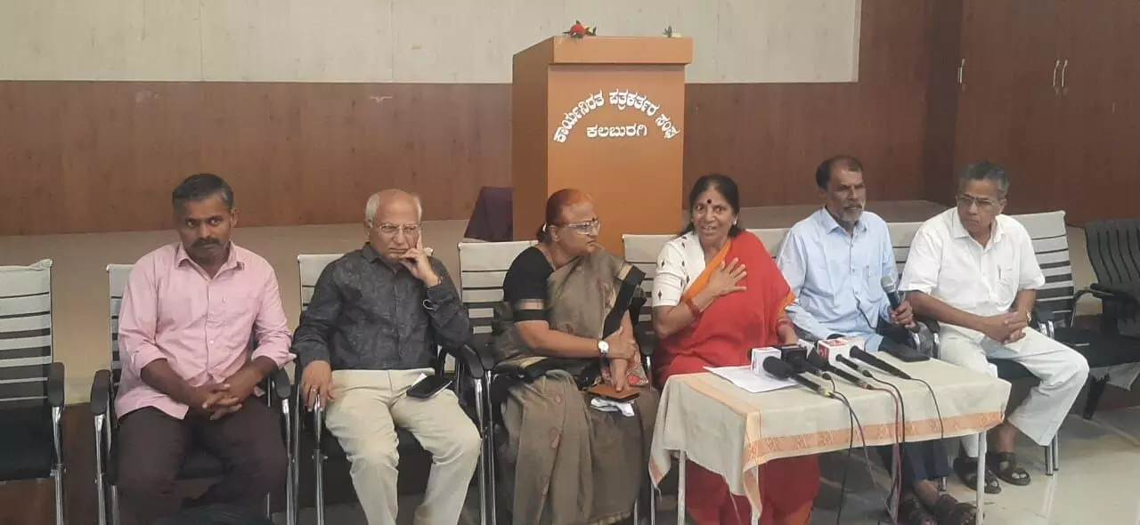 ಕಲಬುರಗಿ | ಆರೆಸ್ಸೆಸ್‌ ಪಥಸಂಚಲನದಲ್ಲಿ ಲಾಠಿ ಬಿಟ್ಟು ಭಾರತದ ಬಾವುಟ ಹಿಡಿಯಲಿ : ಕೆ.ನೀಲಾ