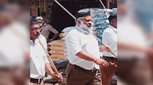 ತಿಪಟೂರು | ಆರೆಸ್ಸೆಸ್ ಪಥ ಸಂಚಲನದಲ್ಲಿ ಭಾಗಿ; ವೈದ್ಯ ಶ್ರೀಧರ್ ಹೆಸರನ್ನು ʼಯಶಸ್ವಿನಿ ಟ್ರಸ್ಟ್ʼನಿಂದ ಕೈಬಿಟ್ಟ ಸರಕಾರ ತಿಪಟೂರು | ಆರೆಸ್ಸೆಸ್ ಪಥ ಸಂಚಲನದಲ್ಲಿ ಭಾಗಿ; ವೈದ್ಯ ಶ್ರೀಧರ್ ಹೆಸರನ್ನು ʼಯಶಸ್ವಿನಿ ಟ್ರಸ್ಟ್ʼನಿಂದ ಕೈಬಿಟ್ಟ ಸರಕಾರ