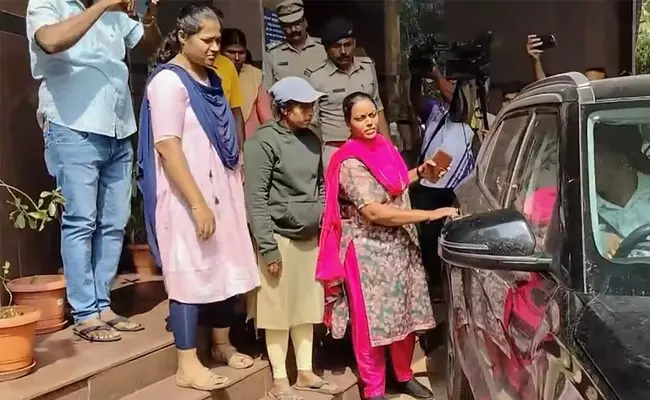 ಶರಣಾಗಿರುವ ನಕ್ಸಲ್ ತೊಂಬೊಟ್ಟು ಲಕ್ಷ್ಮಿಗೆ ಜಾಮೀನು! ಸರ್ಕಾರ ಗಮನಿಸಬೇಕಿರುವ ಎಸ್ ಬಾಲನ್ ವಾದ! ಶರಣಾಗಿರುವ ನಕ್ಸಲ್ ತೊಂಬೊಟ್ಟು ಲಕ್ಷ್ಮಿಗೆ ಜಾಮೀನು! ಸರ್ಕಾರ ಗಮನಿಸಬೇಕಿರುವ ಎಸ್ ಬಾಲನ್ ವಾದ!