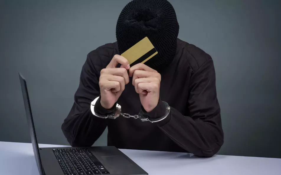 ಬೆಂಗಳೂರು | ಖಾಸಗಿ ಫೈನಾನ್ಸ್ ಕಂಪೆನಿಗೆ 48 ಕೋಟಿ ರೂ ವಂಚನೆ: ಇಬ್ಬರು ಸೈಬರ್ ಆರೋಪಿಗಳ ಬಂಧನ, ಮುಂದುವರೆದ ಶೋಧ ಬೆಂಗಳೂರು | ಖಾಸಗಿ ಫೈನಾನ್ಸ್ ಕಂಪೆನಿಗೆ 48 ಕೋಟಿ ರೂ ವಂಚನೆ: ಇಬ್ಬರು ಸೈಬರ್ ಆರೋಪಿಗಳ ಬಂಧನ, ಮುಂದುವರೆದ ಶೋಧ