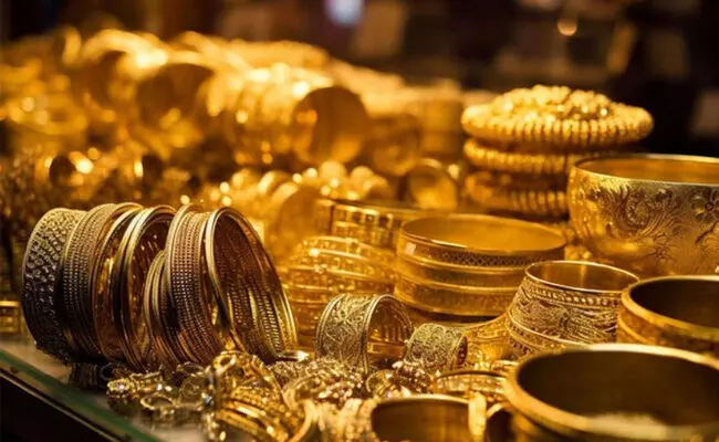 ಚಿನಿವಾರ ಪೇಟೆಯಲ್ಲಿ ಚೇತರಿಕೆಯ ಆಶಾವಾದ: ಚಿನ್ನದ ಬೆಲೆ ಕುಸಿತ ಚಿನಿವಾರ ಪೇಟೆಯಲ್ಲಿ ಚೇತರಿಕೆಯ ಆಶಾವಾದ: ಚಿನ್ನದ ಬೆಲೆ ಕುಸಿತ