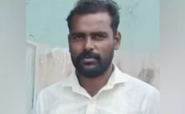 ರಾಯಚೂರು | ವಿದ್ಯುತ್ ತಂತಿ ತಗುಲಿ ಲೈನ್ಮ್ಯಾನ್ ಮೃತ್ಯು ರಾಯಚೂರು | ವಿದ್ಯುತ್ ತಂತಿ ತಗುಲಿ ಲೈನ್ಮ್ಯಾನ್ ಮೃತ್ಯು