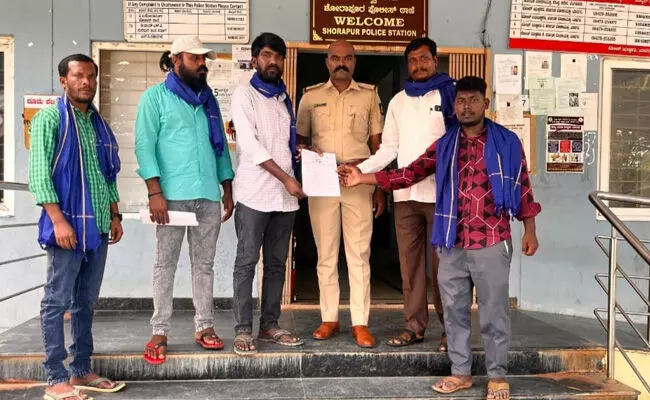 ಸುರಪುರ | ಜಾತಿ ನಿಂದನೆ ಆರೋಪ : ಪ್ರಕರಣ ದಾಖಲಿಸಲು ಭೀಮ್ ಆರ್ಮಿ ವತಿಯಿಂದ ಡಿವೈಎಸ್ಪಿಗೆ ಮನವಿ