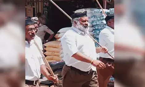 ತಿಪಟೂರು | ಆರೆಸ್ಸೆಸ್ ಪಥ ಸಂಚಲನದಲ್ಲಿ ಭಾಗಿ; ವೈದ್ಯ ಶ್ರೀಧರ್ ಹೆಸರನ್ನು ʼಯಶಸ್ವಿನಿ ಟ್ರಸ್ಟ್‌ʼನಿಂದ ಕೈಬಿಟ್ಟ ಸರಕಾರ