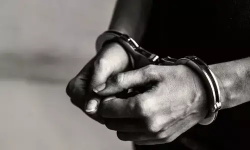 ಸುಸೈಡ್ ನೋಟ್ ಬರೆದಿಟ್ಟು ಯುವತಿ ಆತ್ಮಹತ್ಯೆ; ಐಎಎಸ್ ಅಧಿಕಾರಿಯ ಬಂಧನ