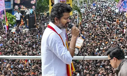 ಕರೂರು ಕಾಲ್ತುಳಿತ ಪ್ರಕರಣ | ಮೃತರ ಕುಟುಂಬಗಳ ಸದಸ್ಯರನ್ನು ಭೇಟಿಯಾದ ನಟ ವಿಜಯ್