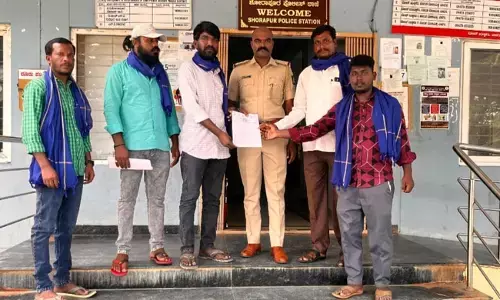 ಸುರಪುರ | ಜಾತಿ ನಿಂದನೆ ಆರೋಪ : ಪ್ರಕರಣ ದಾಖಲಿಸಲು ಭೀಮ್ ಆರ್ಮಿ ವತಿಯಿಂದ ಡಿವೈಎಸ್ಪಿಗೆ ಮನವಿ