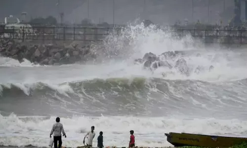ನಾಳೆ ಅ.28ರಂದು ಆಂಧ್ರಪ್ರದೇಶ ಕರಾವಳಿಗೆ ಅಪ್ಪಳಿಸಲಿರುವ ‘ಮೊಂಥಾ’ ಚಂಡಮಾರುತ