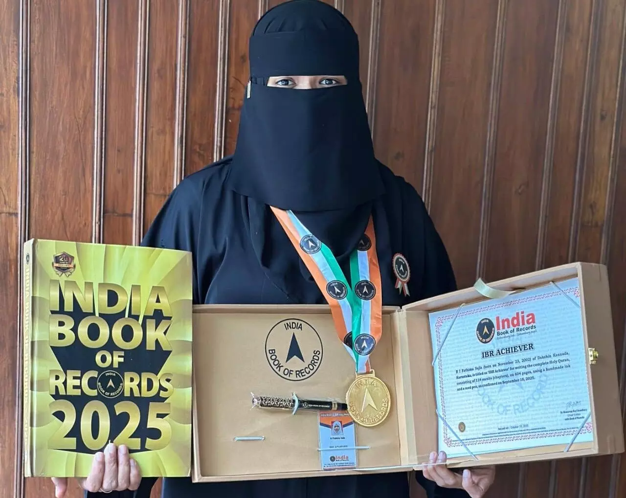 ಕೈ ಬರಹ ಮೂಲಕ ಕುರಾನ್ ಬರೆದ ವಿದ್ಯಾರ್ಥಿನಿ ಸಜ್ಲಾ ಇಸ್ಮಾಯಿಲ್ಗೆ ಐಬಿಆರ್ ಅಚೀವರ್ ಪ್ರಶಸ್ತಿ ಕೈ ಬರಹ ಮೂಲಕ ಕುರಾನ್ ಬರೆದ ವಿದ್ಯಾರ್ಥಿನಿ ಸಜ್ಲಾ ಇಸ್ಮಾಯಿಲ್ಗೆ ಐಬಿಆರ್ ಅಚೀವರ್ ಪ್ರಶಸ್ತಿ