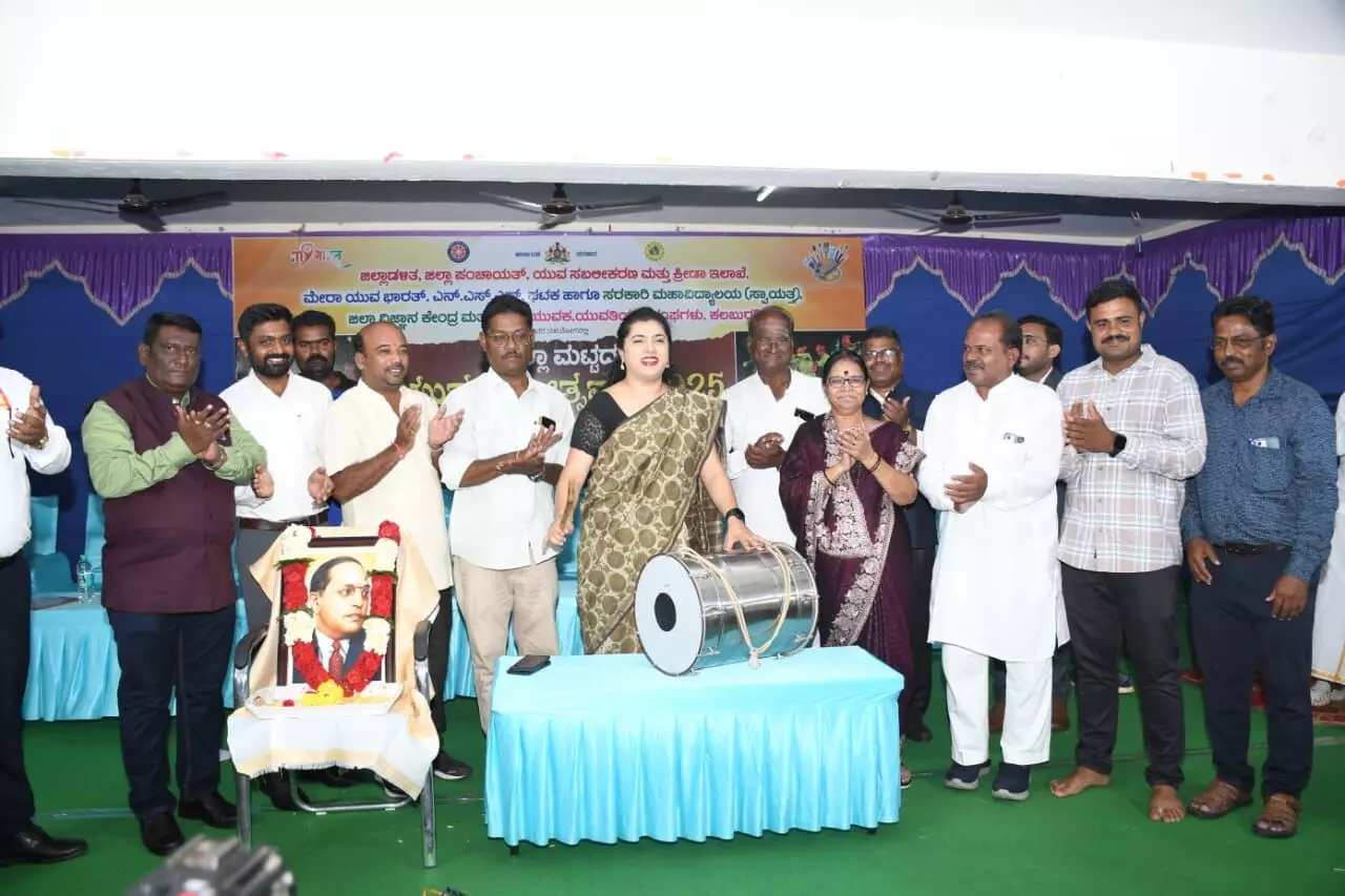 ವಿದ್ಯಾರ್ಥಿಗಳು ಪಠ್ಯದ ಜತೆಗೆ ಸಾಂಸ್ಕೃತಿಕ ಕಾರ್ಯಕ್ರಮಗಳಲ್ಲಿ ಭಾಗವಹಿಸಿಬೇಕು: ಕಲಬುರಗಿ ಡಿಸಿ ಬಿ.ಫೌಜಿಯಾ ತರನ್ನುಮ್ ವಿದ್ಯಾರ್ಥಿಗಳು ಪಠ್ಯದ ಜತೆಗೆ ಸಾಂಸ್ಕೃತಿಕ ಕಾರ್ಯಕ್ರಮಗಳಲ್ಲಿ ಭಾಗವಹಿಸಿಬೇಕು: ಕಲಬುರಗಿ ಡಿಸಿ ಬಿ.ಫೌಜಿಯಾ ತರನ್ನುಮ್