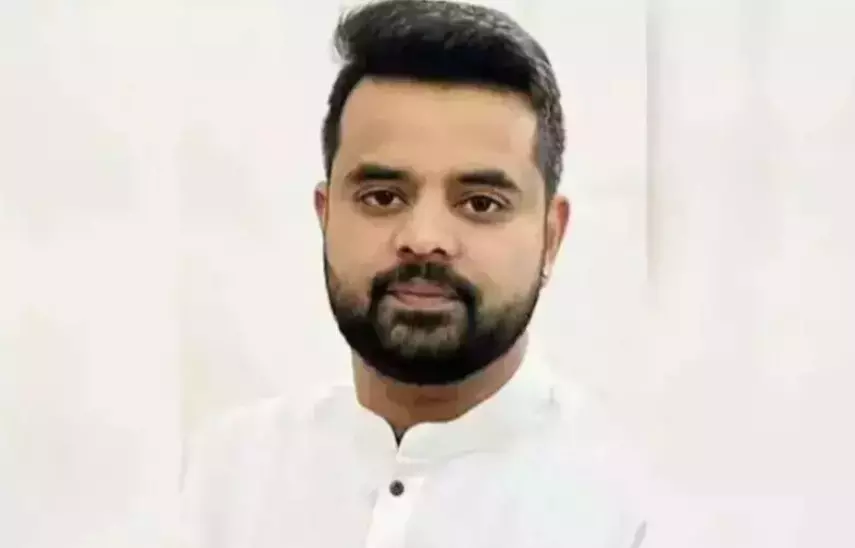 ಅತ್ಯಾಚಾರ ಪ್ರಕರಣ; ಪ್ರಜ್ವಲ್ ಮೇಲ್ಮನವಿಗೆ ಆಕ್ಷೇಪಣೆ ಸಲ್ಲಿಸಲು ಸರಕಾರಕ್ಕೆ 2 ವಾರ ಕಾಲಾವಕಾಶ ನೀಡಿದ ಹೈಕೋರ್ಟ್ ಅತ್ಯಾಚಾರ ಪ್ರಕರಣ; ಪ್ರಜ್ವಲ್ ಮೇಲ್ಮನವಿಗೆ ಆಕ್ಷೇಪಣೆ ಸಲ್ಲಿಸಲು ಸರಕಾರಕ್ಕೆ 2 ವಾರ ಕಾಲಾವಕಾಶ ನೀಡಿದ ಹೈಕೋರ್ಟ್