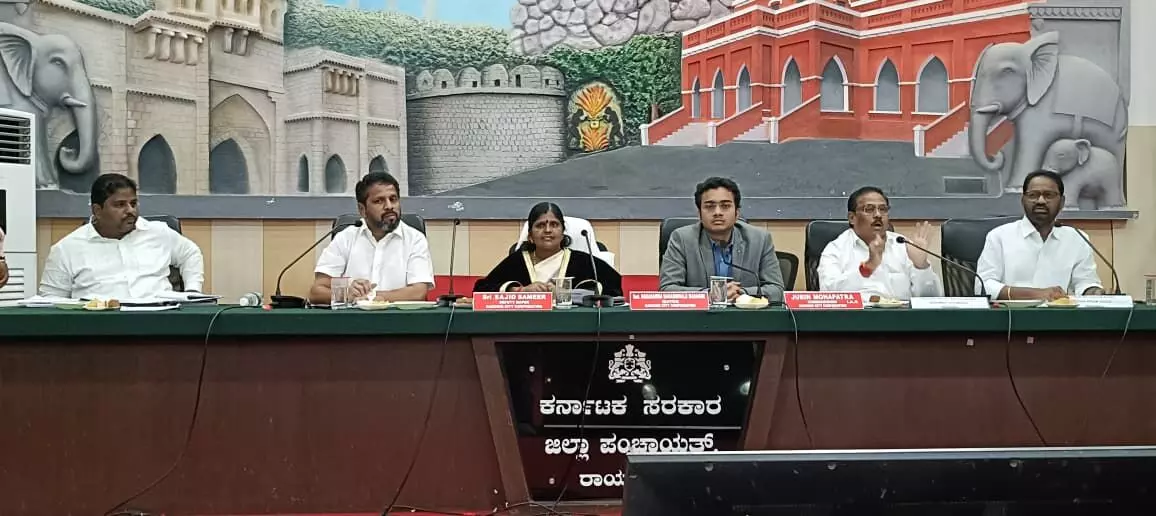 ರಾಯಚೂರು| ಮಹಾನಗರ ಪಾಲಿಕೆಯ ಸಾಮಾನ್ಯ ಸಭೆಯಲ್ಲಿ ರಸ್ತೆ ಗುಂಡಿಗಳ ಬಗ್ಗೆ ಚರ್ಚೆ; ಶಾಸಕ ಹಾಗೂ ಸದಸ್ಯರ ನಡುವೆ ವಾಗ್ವಾದ ರಾಯಚೂರು| ಮಹಾನಗರ ಪಾಲಿಕೆಯ ಸಾಮಾನ್ಯ ಸಭೆಯಲ್ಲಿ ರಸ್ತೆ ಗುಂಡಿಗಳ ಬಗ್ಗೆ ಚರ್ಚೆ; ಶಾಸಕ ಹಾಗೂ ಸದಸ್ಯರ ನಡುವೆ ವಾಗ್ವಾದ