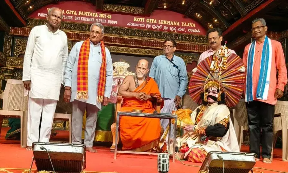 ಕಲಾವಿದ ಅಜ್ರಿ ಗೋಪಾಲ ಗಾಣಿಗರಿಗೆ ಯಕ್ಷ ಪ್ರಶಸ್ತಿ ಪ್ರದಾನ