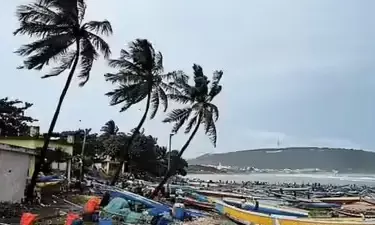 ಮೊಂಥಾ ಚಂಡಮಾರುತ | ಆಂಧ್ರಪ್ರದೇಶ ಕರಾವಳಿ, ಒಡಿಶಾದಲ್ಲಿ ಭಾರೀ ಮಳೆ : ಕಾಕಿನಾಡ ಬಳಿ ಭೂಕುಸಿತದ ಭೀತಿ