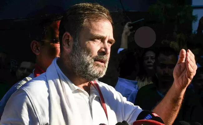 ಮಹಾರಾಷ್ಟ್ರ | ಆತ್ಮಹತ್ಯೆ ಮಾಡಿಕೊಂಡ ವೈದ್ಯೆಯ ಕುಟುಂಬಸ್ಥರ ಜೊತೆ ರಾಹುಲ್ ಗಾಂಧಿ ಮಾತುಕತೆ ಮಹಾರಾಷ್ಟ್ರ | ಆತ್ಮಹತ್ಯೆ ಮಾಡಿಕೊಂಡ ವೈದ್ಯೆಯ ಕುಟುಂಬಸ್ಥರ ಜೊತೆ ರಾಹುಲ್ ಗಾಂಧಿ ಮಾತುಕತೆ