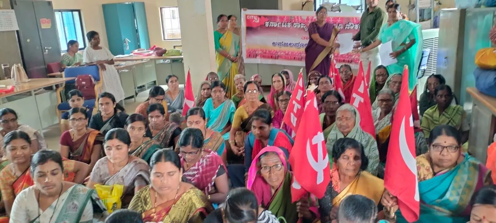 ಕಲಬುರಗಿ | ಅಂಗನವಾಡಿ ನಿವೃತ್ತ ನೌಕರರಿಗೆ ಗ್ರಾಚ್ಯುಟಿ ನೀಡಲು ಮನವಿ ಕಲಬುರಗಿ | ಅಂಗನವಾಡಿ ನಿವೃತ್ತ ನೌಕರರಿಗೆ ಗ್ರಾಚ್ಯುಟಿ ನೀಡಲು ಮನವಿ