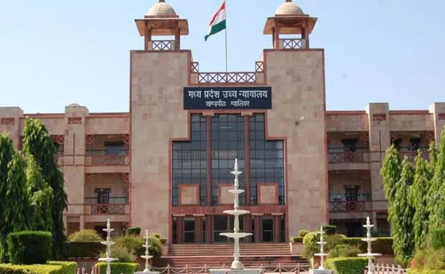 ʼಪಾದಗಳನ್ನು ತೊಳೆದ’ ಪ್ರಕರಣದ ವಿಚಾರಣೆಯಿಂದ ಹಿಂದೆ ಸರಿದ ಮಧ್ಯಪ್ರದೇಶ ಹೈಕೋರ್ಟ್ ಪೀಠ ʼಪಾದಗಳನ್ನು ತೊಳೆದ’ ಪ್ರಕರಣದ ವಿಚಾರಣೆಯಿಂದ ಹಿಂದೆ ಸರಿದ ಮಧ್ಯಪ್ರದೇಶ ಹೈಕೋರ್ಟ್ ಪೀಠ