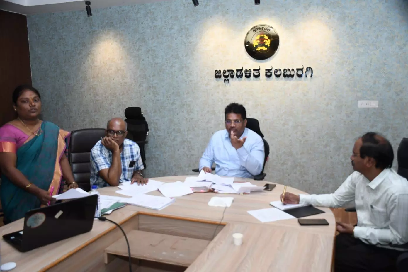 ಕಲಬುರಗಿ | ಪ್ರತಿಗ್ರಾಮ ಪಂಚಾಯತ್ನಿಂದ ಕನಿಷ್ಠ ಎರಡು ಗ್ರಾಮಗಳನ್ನು ತಂಬಾಕು ಮುಕ್ತ ಗ್ರಾಮವೆಂದು ಘೋಷಣೆ ಮಾಡಿ: ಅಪರ ಜಿಲ್ಲಾಧಿಕಾರಿ ರಾಯಪ್ಪ ಹುಣಸಗಿ ಕಲಬುರಗಿ | ಪ್ರತಿಗ್ರಾಮ ಪಂಚಾಯತ್ನಿಂದ ಕನಿಷ್ಠ ಎರಡು ಗ್ರಾಮಗಳನ್ನು ತಂಬಾಕು ಮುಕ್ತ ಗ್ರಾಮವೆಂದು ಘೋಷಣೆ ಮಾಡಿ: ಅಪರ ಜಿಲ್ಲಾಧಿಕಾರಿ ರಾಯಪ್ಪ ಹುಣಸಗಿ