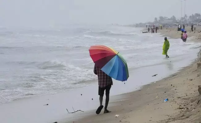 ದುರ್ಬಲಗೊಂಡ ‘ಮೊಂಥಾ’ ಚಂಡಮಾರುತ ದುರ್ಬಲಗೊಂಡ ‘ಮೊಂಥಾ’ ಚಂಡಮಾರುತ