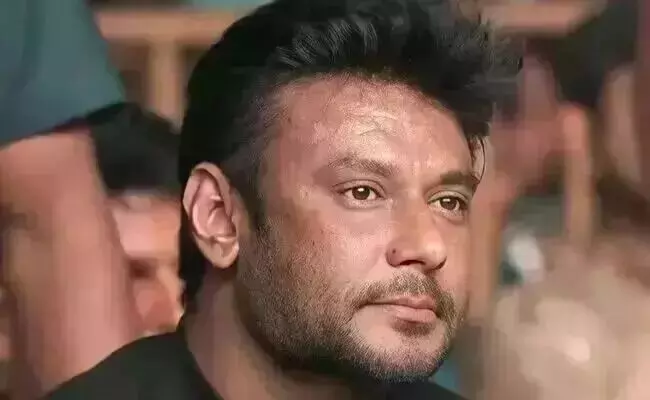 ರೇಣುಕಾಸ್ವಾಮಿ ಕೊಲೆ ಪ್ರಕರಣ: ಆರೋಪಿ ದರ್ಶನ್‌ಗೆ ಹೊಸ ಚಾದರ, ಬಟ್ಟೆ ‌ಒದಗಿಸಲು ಜೈಲು ಅಧಿಕಾರಿಗಳಿಗೆ ಸೆಷನ್ಸ್ ಕೋರ್ಟ್ ಆದೇಶ