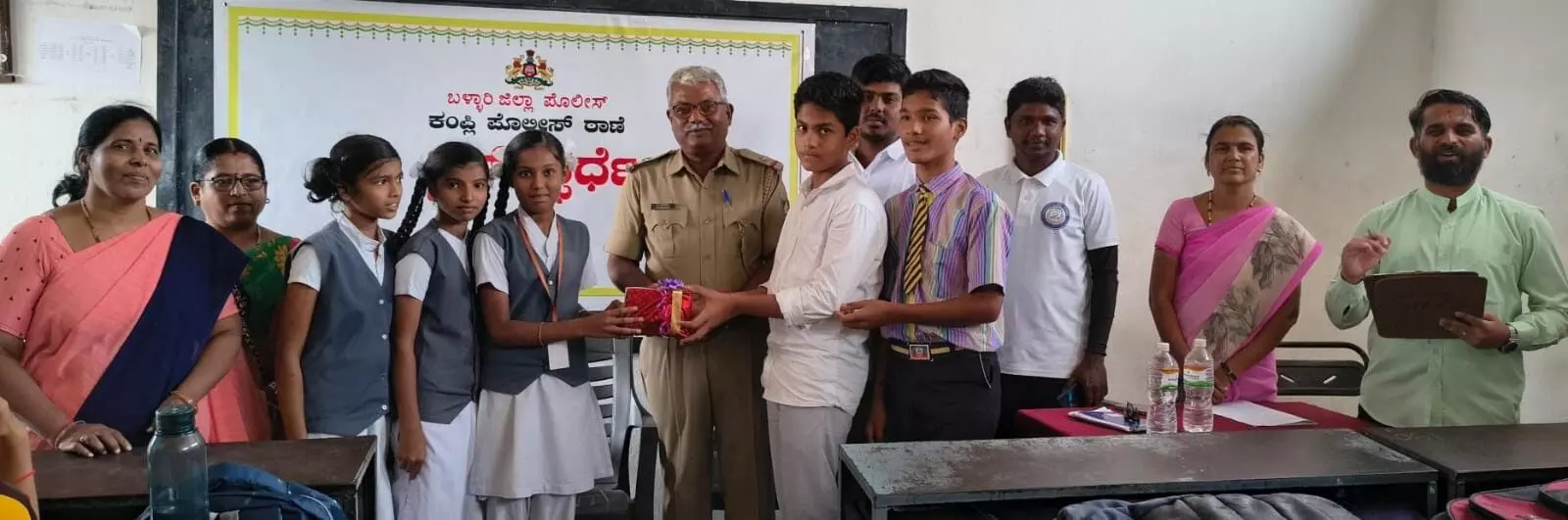 ಬಳ್ಳಾರಿ | ರಸಪ್ರಶ್ನೆ ಕಾರ್ಯಕ್ರಮಗಳು ವಿದ್ಯಾರ್ಥಿಗಳ ಜ್ಞಾರ್ನಾಜನೆಗೆ ಪ್ರಯೋಜನಕಾರಿ : ಎಎಸ್‌ಐ ಬಸವರಾಜ