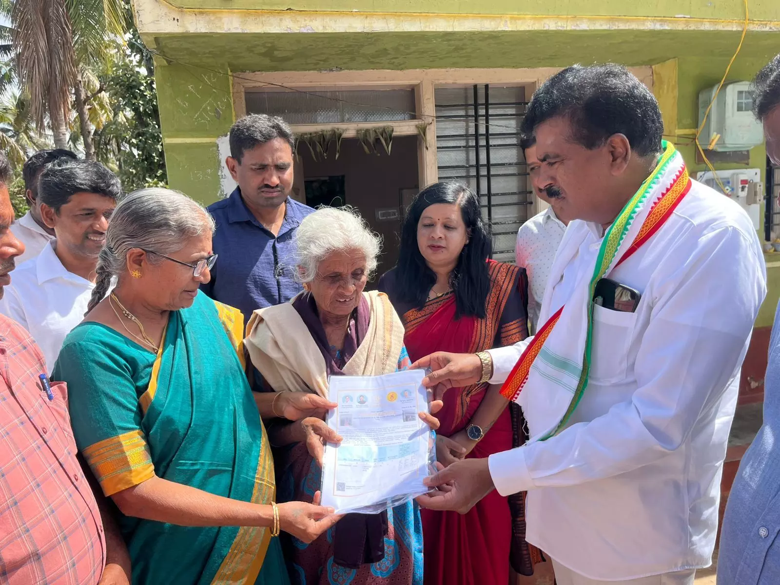 ʼವಾಸಿಸುವವನೇ ಮನೆಯೊಡೆಯʼ ಯೋಜನೆಯ ಸದುಪಯೋಗಕ್ಕೆ ಶಾಸಕ ತಮ್ಮಯ್ಯ ಕರೆ ʼವಾಸಿಸುವವನೇ ಮನೆಯೊಡೆಯʼ ಯೋಜನೆಯ ಸದುಪಯೋಗಕ್ಕೆ ಶಾಸಕ ತಮ್ಮಯ್ಯ ಕರೆ