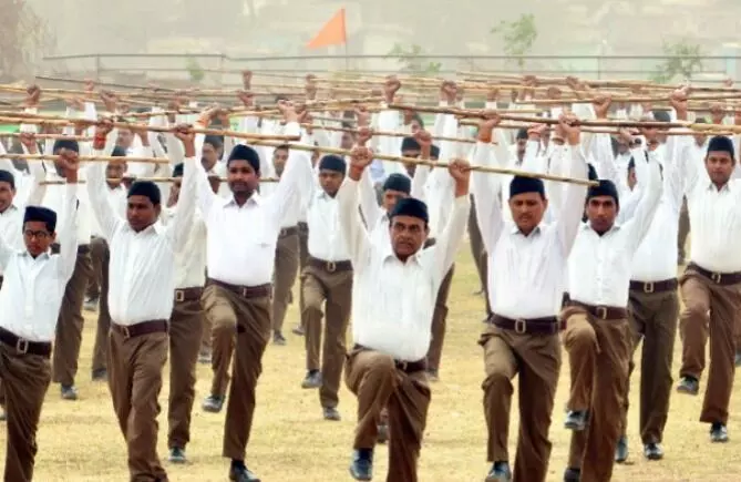 ಆರೆಸ್ಸೆಸ್ ಸ್ವಯಂಸೇವಕರಿಗೆ ಲಾಠಿ ಹಿಡಿಯಲು ಅನುಮತಿ ನಿರಾಕರಿಸುವಂತೆ ಸರಕಾರಕ್ಕೆ ಆಗ್ರಹ