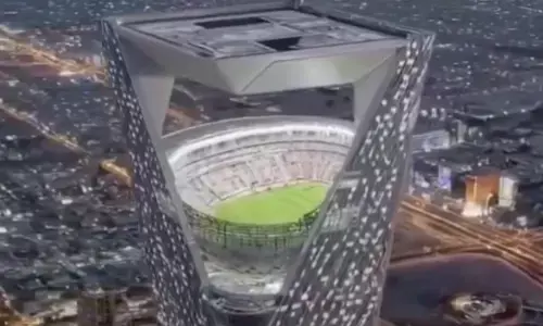 ಮರುಭೂಮಿಯಿಂದ 350 ಮೀಟರ್ ಎತ್ತರದಲ್ಲಿ ಫುಟ್ಬಾಲ್ ಮೈದಾನ ನಿರ್ಮಿಸಲಿರುವ ಸೌದಿ ಅರೇಬಿಯಾ!