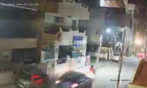 ಬೆಂಗಳೂರು| ಕಾರಿನ ಮಿರರ್ ಗೆ ತಾಗಿದ್ದಕ್ಕೆ ಕಾರಿನಿಂದ ಗುದ್ದಿಸಿ ಬೈಕ್‌ ಸವಾರನ ಹತ್ಯೆ: ದಂಪತಿ ಬಂಧನ