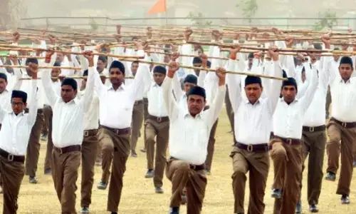 ಆರೆಸ್ಸೆಸ್ ಸ್ವಯಂಸೇವಕರಿಗೆ ಲಾಠಿ ಹಿಡಿಯಲು ಅನುಮತಿ ನಿರಾಕರಿಸುವಂತೆ ಸರಕಾರಕ್ಕೆ ಆಗ್ರಹ