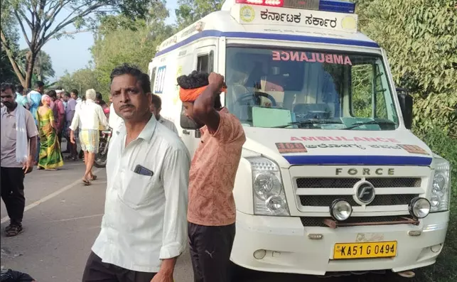 ಶಿವಮೊಗ್ಗ | ಬೈಕ್ಗೆ ಲಾರಿ ಢಿಕ್ಕಿ : ಓರ್ವ ಮೃತ್ಯು, ಇನ್ನೋರ್ವನಿಗೆ ಗಾಯ ಶಿವಮೊಗ್ಗ | ಬೈಕ್ಗೆ ಲಾರಿ ಢಿಕ್ಕಿ : ಓರ್ವ ಮೃತ್ಯು, ಇನ್ನೋರ್ವನಿಗೆ ಗಾಯ