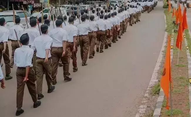 ಯಾದಗಿರಿ | ಗುರುಮಠಕಲ್ನಲ್ಲಿ ಅ.31ರಂದು ನಡೆಯಲಿರುವ ಆರೆಸ್ಸೆಸ್ ಪಥಸಂಚಲನಕ್ಕೆ ಜಿಲ್ಲಾಡಳಿತದಿಂದ ಅನುಮತಿ ಯಾದಗಿರಿ | ಗುರುಮಠಕಲ್ನಲ್ಲಿ ಅ.31ರಂದು ನಡೆಯಲಿರುವ ಆರೆಸ್ಸೆಸ್ ಪಥಸಂಚಲನಕ್ಕೆ ಜಿಲ್ಲಾಡಳಿತದಿಂದ ಅನುಮತಿ