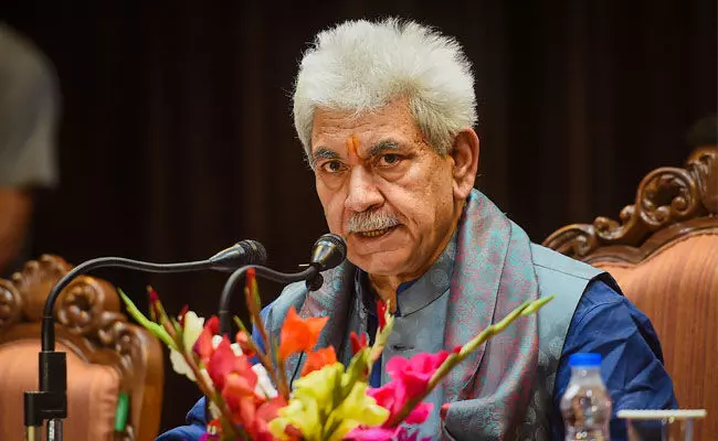 ಜಮ್ಮು-ಕಾಶ್ಮೀರ | ದೇಶ ವಿರೋಧಿ ಚಟುವಟಿಕೆ ಆರೋಪ : ಮತ್ತಿಬ್ಬರು ಸರಕಾರಿ ನೌಕರರನ್ನು ವಜಾಗೊಳಿಸಿದ ಲೆಫ್ಟಿನೆಂಟ್ ಗವರ್ನರ್