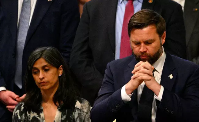 ಭಾರತೀಯ ಮೂಲದವರಾಗಿರುವ ನನ್ನ ಪತ್ನಿ ಉಷಾ ಶೀಘ್ರದಲ್ಲೇ ಕ್ರೈಸ್ತ ಧರ್ಮಕ್ಕೆ ಮತಾಂತರಗೊಳ್ಳಲಿದ್ದಾರೆ : ಅಮೆರಿಕ ಉಪಾಧ್ಯಕ್ಷ ಜೆಡಿ ವ್ಯಾನ್ಸ್