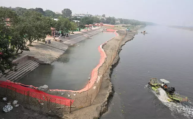 ‘ಎರಡು ಭಾರತಗಳಿವೆ’ : ಯಮುನಾ ನದಿಯ ಪಕ್ಕದಲ್ಲೇ ತೀರ್ಥಸ್ನಾನಕ್ಕಾಗಿ ಪ್ರತ್ಯೇಕ ಕೊಳ ನಿರ್ಮಿಸಿದ ಮೋದಿ ಬಗ್ಗೆ ರಾಹುಲ್ ಟೀಕೆ ‘ಎರಡು ಭಾರತಗಳಿವೆ’ : ಯಮುನಾ ನದಿಯ ಪಕ್ಕದಲ್ಲೇ ತೀರ್ಥಸ್ನಾನಕ್ಕಾಗಿ ಪ್ರತ್ಯೇಕ ಕೊಳ ನಿರ್ಮಿಸಿದ ಮೋದಿ ಬಗ್ಗೆ ರಾಹುಲ್ ಟೀಕೆ