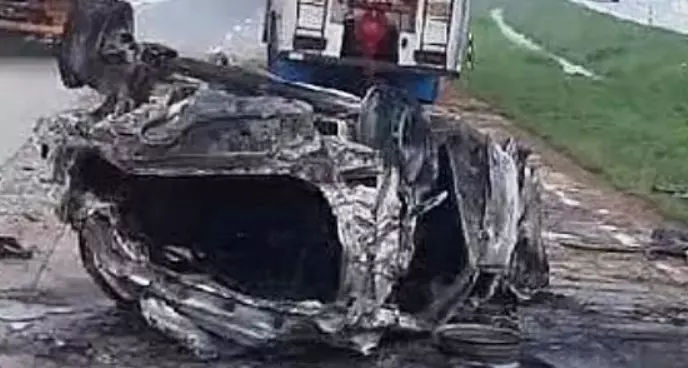 ಶ್ರೀರಂಗಪಟ್ಟಣ | ಕಾರು-ಟಿಪ್ಪರ್ ಢಿಕ್ಕಿ: ವ್ಯಕ್ತಿ ಸಜೀವ ದಹನ