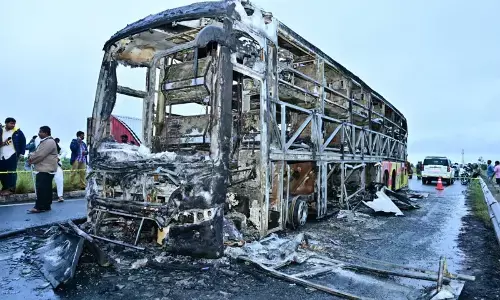 ಕರ್ನೂಲ್ ಬಸ್ ದುರಂತದಲ್ಲಿ ಮೂರನೇ ವಾಹನದ ಪಾತ್ರ ಶಂಕೆ!