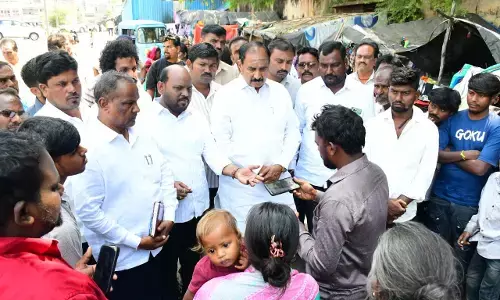 ಮೈಸೂರಿನಲ್ಲಿ ಮೃತಪಟ್ಟ ಬಾಲಕಿಯ ಕುಟುಂಬಕ್ಕೆ ಶಾಸಕ ಅಲ್ಲಂಪ್ರಭು ಪಾಟೀಲ್ 5 ಲಕ್ಷ ರೂ. ಗಳ ಚೆಕ್ ವಿತರಣೆ