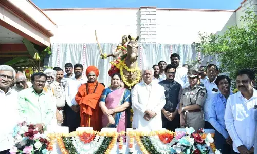 ವಿಜಯನಗರ | ವೀರವನಿತೆ ಕಿತ್ತೂರು ರಾಣಿ ಚೆನ್ನಮ್ಮ ಸ್ವಾಭಿಮಾನದ ಸಂಕೇತ : ಬಸವಲಿಂಗ ಮಹಾಸ್ವಾಮೀಜಿ