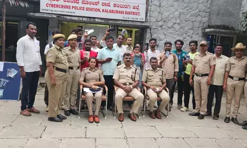 ಕಲಬುರಗಿ | 4.25 ಲಕ್ಷ ರೂ. ಮೌಲ್ಯದ 25 ಮೊಬೈಲ್‌ಗಳು ಪತ್ತೆ : ವಾರಸುದಾರರಿಗೆ ಹಸ್ತಾಂತರ