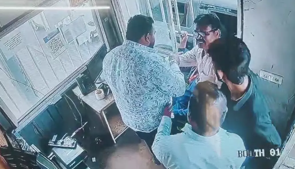 ವಿಜಯಪುರ | ಟೋಲ್ ಹಣ ಪಾವತಿಸಲು ಕೇಳಿದ್ದಕ್ಕೆ ಸಿಬ್ಬಂದಿ ಮೇಲೆ ಬಿಜೆಪಿ ಮುಖಂಡನ ಪುತ್ರನಿಂದ ಹಲ್ಲೆ
