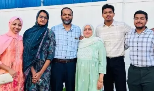 ಕಾಸರಗೋಡು | 47ನೇ ವಯಸ್ಸಿನಲ್ಲಿ ನೀಟ್ ಪರೀಕ್ಷೆಯಲ್ಲಿ ತೇರ್ಗಡೆಯಾದ ನಾಲ್ಕು ಮಕ್ಕಳ ತಾಯಿ ಜುವಾನಾ ಅಬ್ದುಲ್ಲಾ ಕಾಸರಗೋಡು | 47ನೇ ವಯಸ್ಸಿನಲ್ಲಿ ನೀಟ್ ಪರೀಕ್ಷೆಯಲ್ಲಿ ತೇರ್ಗಡೆಯಾದ ನಾಲ್ಕು ಮಕ್ಕಳ ತಾಯಿ ಜುವಾನಾ ಅಬ್ದುಲ್ಲಾ