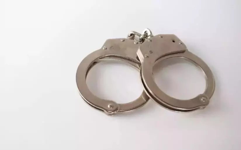 ಬೆಂಗಳೂರು | ಅಸಹಜ ಸಾವು ಪ್ರಕರಣಕ್ಕೆ ತಿರುವು: ಹೆತ್ತ ತಾಯಿಯನ್ನೇ ಹತ್ಯೆಗೈದ ಅಪ್ರಾಪ್ತ ಮಗಳು ಸೇರಿ ಐವರ ಬಂಧನ ಬೆಂಗಳೂರು | ಅಸಹಜ ಸಾವು ಪ್ರಕರಣಕ್ಕೆ ತಿರುವು: ಹೆತ್ತ ತಾಯಿಯನ್ನೇ ಹತ್ಯೆಗೈದ ಅಪ್ರಾಪ್ತ ಮಗಳು ಸೇರಿ ಐವರ ಬಂಧನ